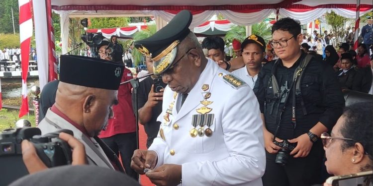 Dua Dekade Mengabdi, ASN Mimika Terima Satya Lencana dari Presiden RI