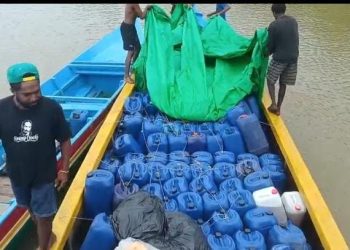 Loangboat Bermuatan 9 Ton BBM Diamankan Warga Mimika Barat Tengah