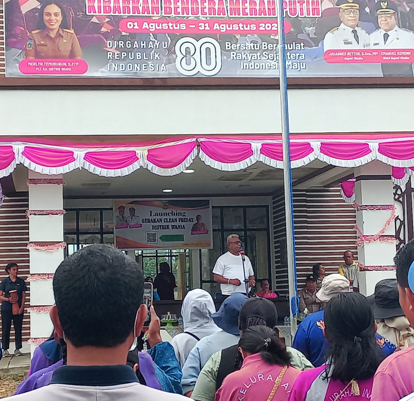 Bupati Mimika: Distrik Wania Jadi Pionir Gerakan Jumat Bersih