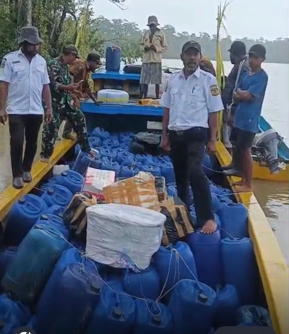 Loangboat Bermuatan 270 Jerigen Solar Dipasang Sasi Adat oleh Warga