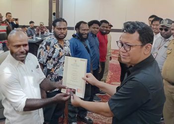 Kembangkan Wisata Cartens Piramid, 30 Anak Amungme Terima Sertifikat dari Kemenparekraf RI