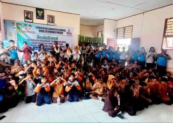 Dinas Ketahanan Pangan Mimika Berikan Makanan Tambahan Untuk 1.700 Siswa di Timika