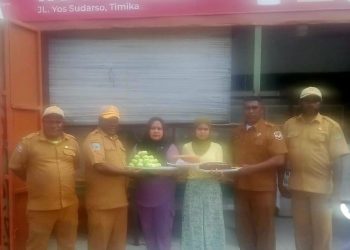 Gerak Cepat Kepala Diskop dan UMKM Mimika Turun Langsung ke Toko Roti Maros