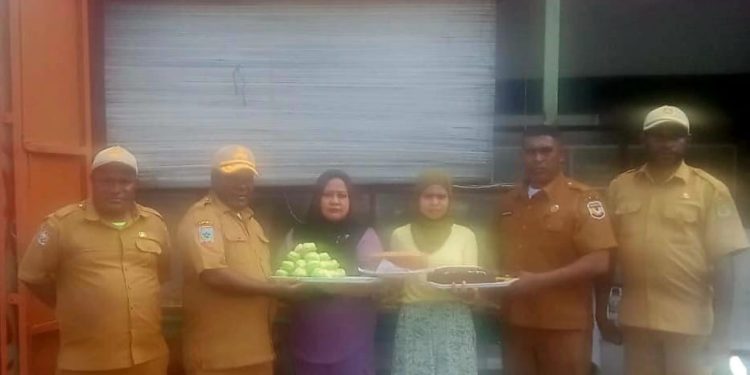 Gerak Cepat Kepala Diskop dan UMKM Mimika Turun Langsung ke Toko Roti Maros