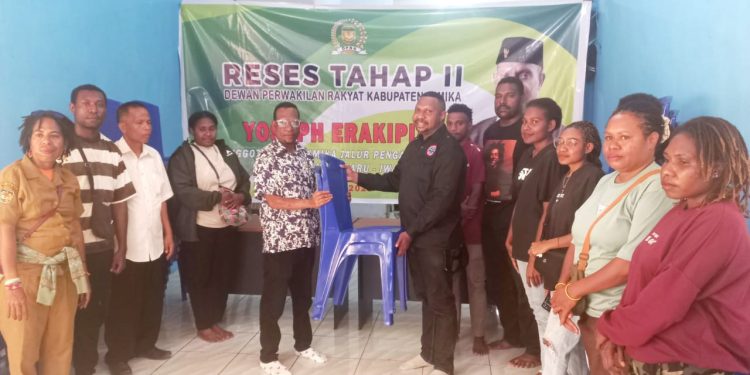 Aliansi Pemuda Kamoro Terima Bantuan dari Anggota DPRK Mimika Jalur Otsus Yoseph Erakipiya
