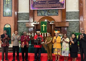 Penjabat Sekda Mimika Abraham Kateyau Apresiasi Festival Musik Gereja dan GKI Bersenandung se-Klasis Mimika