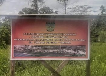 Spanduk Bertuliskan Pemkab Deiyai di Jalan Trans Timika, Lemasko Desak Pemerintah dan DPR Bentuk Tim Investigasi Tapal Batas