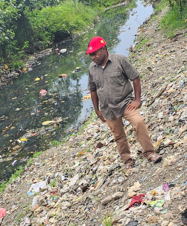 Sejumlah Sungai Dibersihkan, EK Desak Segera Pasang Papan Larangan Buang Sampah di Timika
