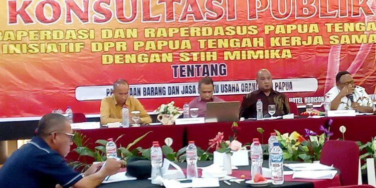DPR Papua Tengah Konsultasi Publik 10 Raperdasi- Raperdasus di Mimika