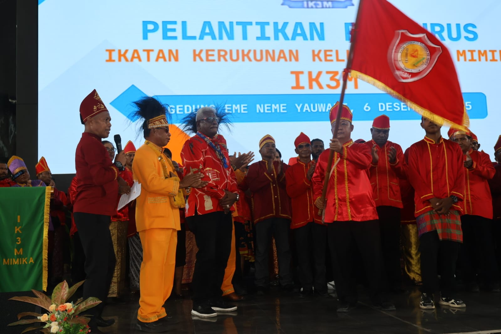 Bupati Mimika Lantik Pengurus Baru IK3M, Disaksikan Raja Yaab Faan dan Raja Maur Ohoiwut