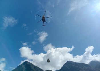 Freeport Terbangkan 90 Ton Kebutuhan Natal Warga di Dataran Tinggi Mimika Lewat Program Community Christmas Flights