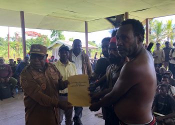 TPK Serahkan 7 Pernyataan Sikap ke Pemda dan DPRK Mimika di Kampung Kapiraya