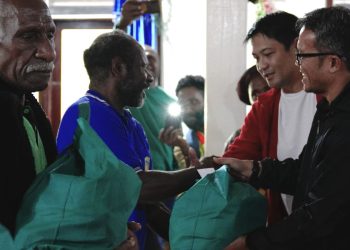 Karyawan dan Komunitas PTFI Berbagi Kasih Natal Bersama Masyarakat di Sekitar Wilayah Operasional