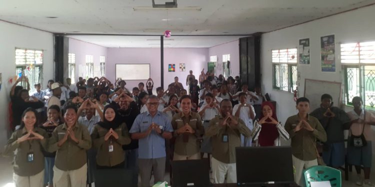 Distrik Wania Uji Coba Program ‘Kawe Nia Goes To School’ di Sekolah Yayasan Peduli Papua Timika