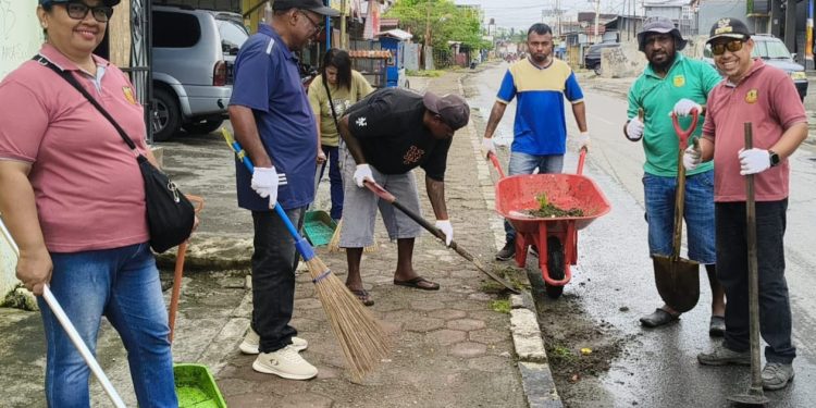 Kelurahan Inauga Laksanakan Program Clean Friday Setiap Pekan