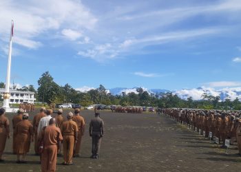 Pimpin Apel Gabungan OPD, Bupati Mimika Tekankan Tiga Poin Penting Pembangunan dan Tata Birokrasi, Termasuk Penyusunan Buku Saku Bagi ASN