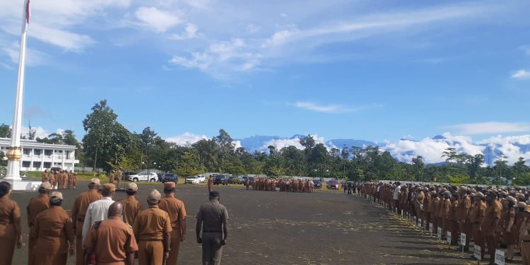 Pimpin Apel Gabungan OPD, Bupati Mimika Tekankan Tiga Poin Penting Pembangunan dan Tata Birokrasi, Termasuk Penyusunan Buku Saku Bagi ASN