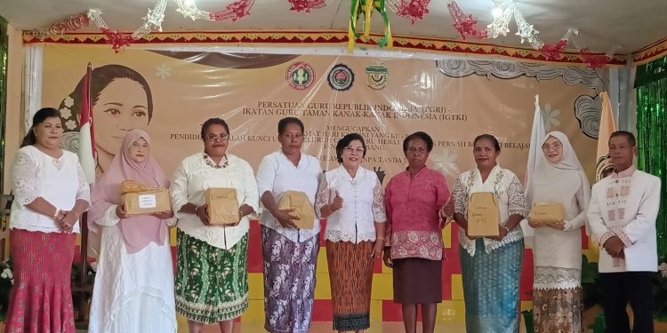 Tampil Cantik Kenakan Kebaya, Ratusan Guru PAUD/TK se-Mimika Peringati Hari Kartini ke-147