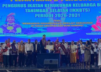 Ketua IKKT Melantik Pengurus Pilar Kecamatan Tansel, Eus Berkasa Tekankan 5 Poin Penting Jaga Martabat Warga Tanimbar di Mimika