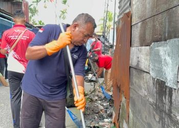 Bersihkan Sampah di Wilayah Distrik MIRU, Kepala Distrik: GAM Tidak Sekedar Gerakan Angkat Sampah, ini Edukasi Melalui Teladan dan Tindakan