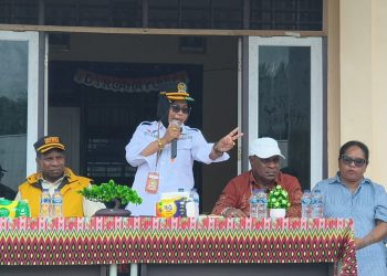 Rampeani Rachman Siapkan HT Bagi Personel Linmas Perkuat Kamtibmas di Distrik Mimika Barat Tengah
