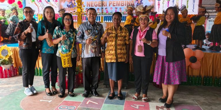 Peringati Hari Lingkungan Hidup se-Dunia, TK Negeri Pembina Timika Gelar Pentas Seni dan Pameran Daur Ulang